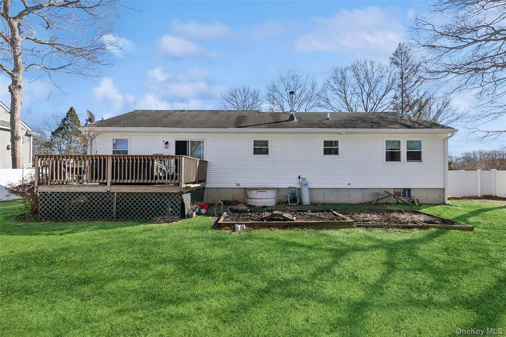 19 Flintlock Drive Shirley, NY 11967 - Photo 4 of 32