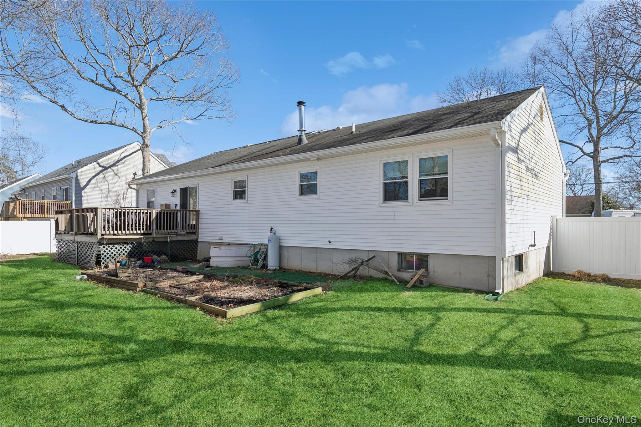 19 Flintlock Drive Shirley, NY 11967 - Photo 6 of 32