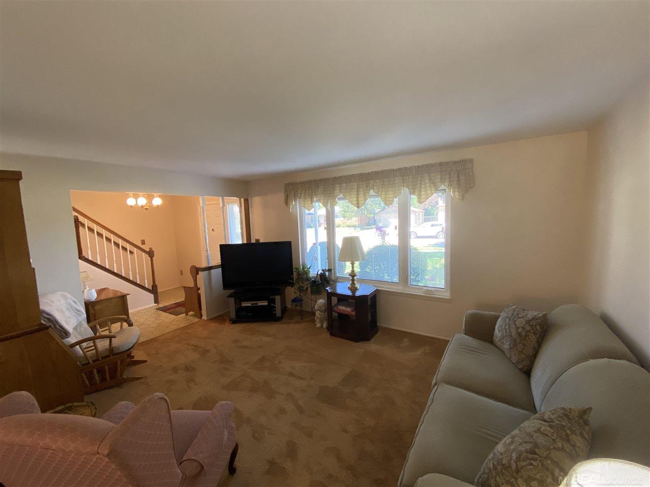 34344 Greentrees Road Sterling Heights, MI 48312 - Photo 10 of 27 50081995-9.JPG