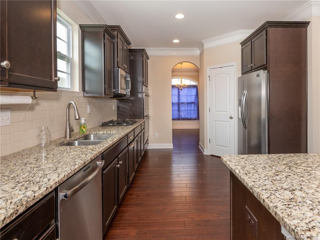 9047 Inverness Bay Road Charlotte, NC 28278 - Photo 4 of 44 Gallery Image 4