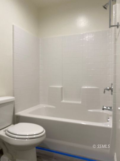 1136 West Boston Avenue Ridgecrest, CA 93555 - Photo 11 of 23 a bathroom with a bathtub and a toilet