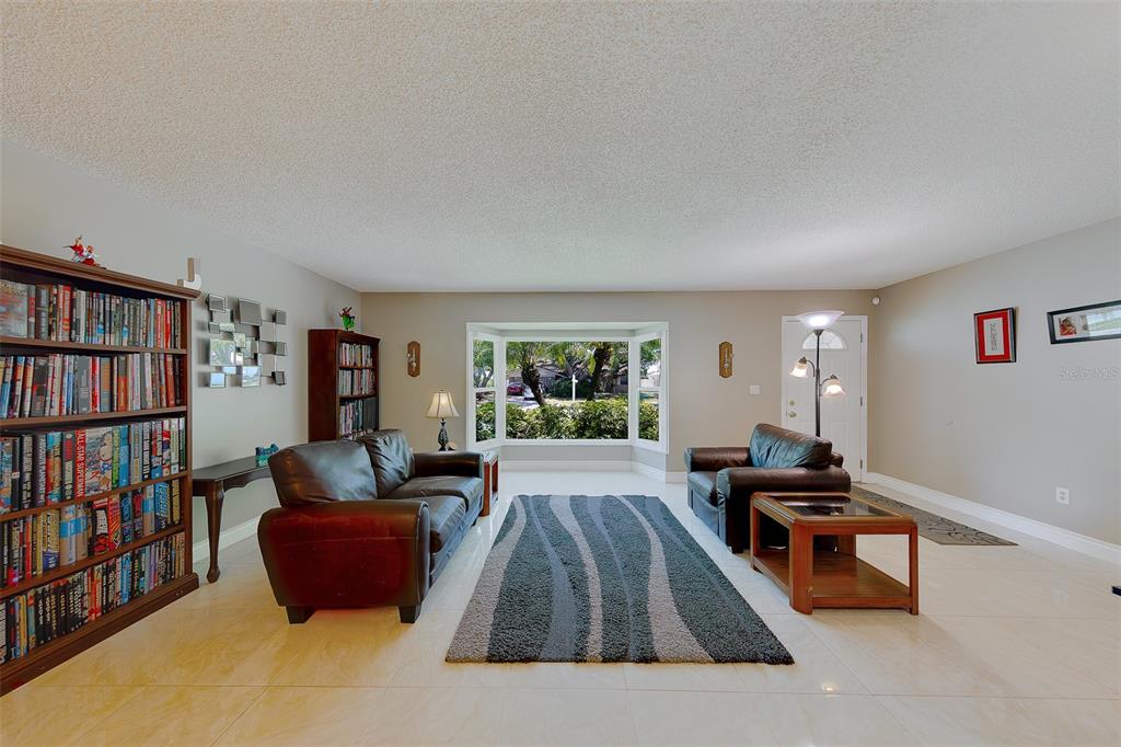 9628 122nd Way Seminole, FL 33772 - Photo 5 of 53 a living room with furniture and a book shelf