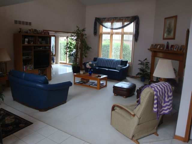31063771-2.JPG