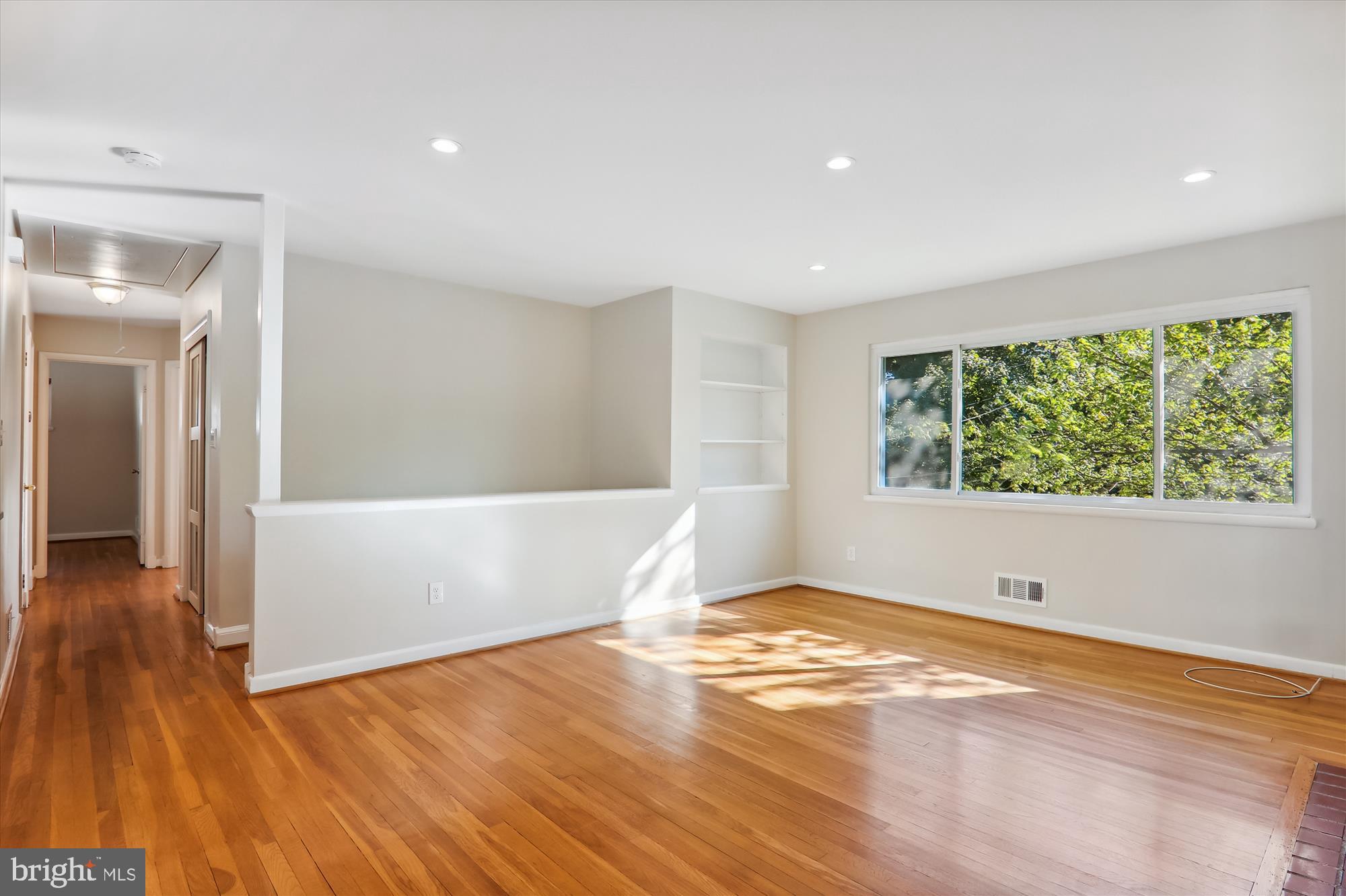 10708 Lombardy Road Silver Spring, MD 20901 - Photo 17 of 95 Recessed lighting in Living Room
