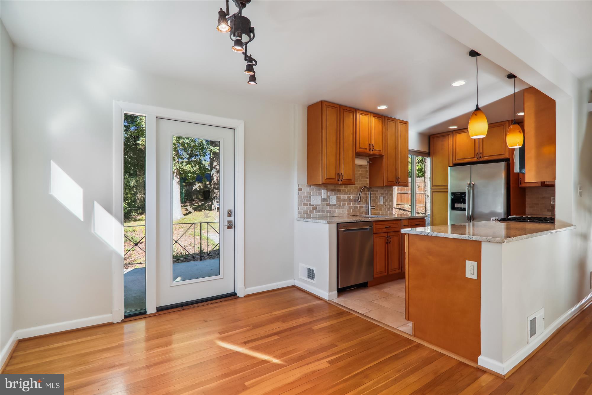 10708 Lombardy Road Silver Spring, MD 20901 - Photo 19 of 95 Open Plan living