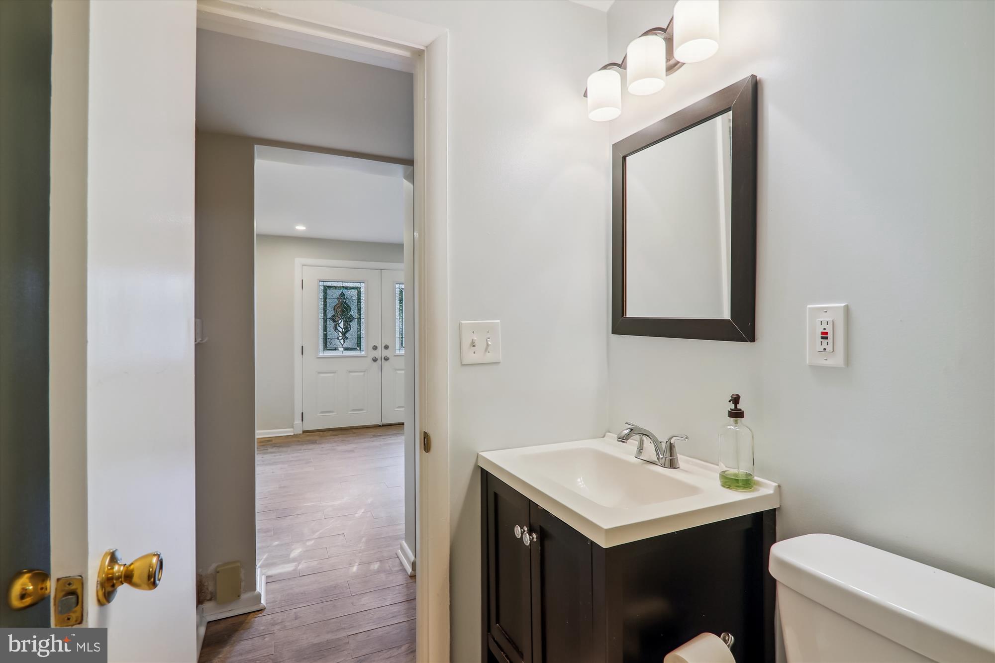 10708 Lombardy Road Silver Spring, MD 20901 - Photo 41 of 95 Hall bathroom on entry level