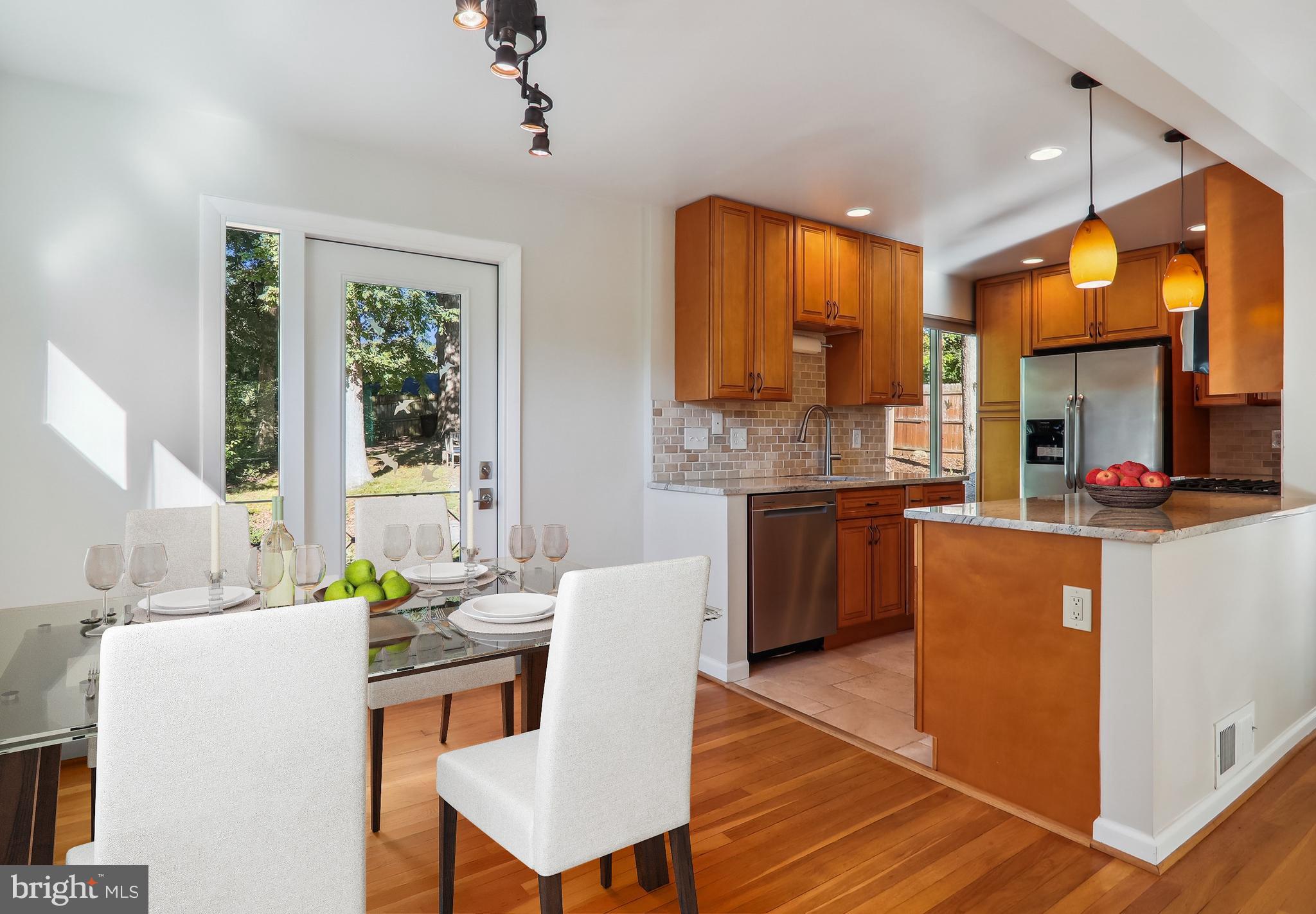10708 Lombardy Road Silver Spring, MD 20901 - Photo 7 of 95 Open plan dining (virtually staged)