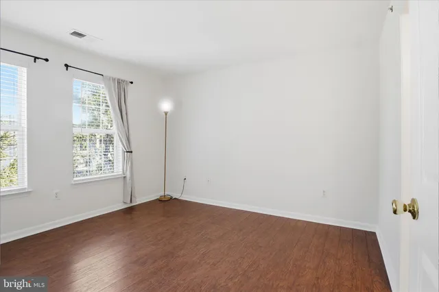 $320,000 | 1067 Gardenview Loop, Unit 302, Woodbridge, VA 22191