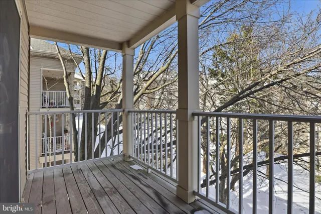 $320,000 | 1067 Gardenview Loop, Unit 302, Woodbridge, VA 22191