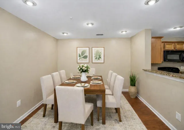 $320,000 | 1067 Gardenview Loop, Unit 302, Woodbridge, VA 22191