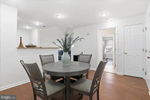 $320,000 | 1067 Gardenview Loop, Unit 302, Woodbridge, VA 22191