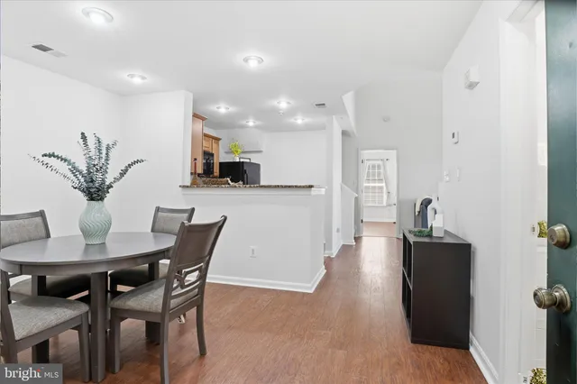 $320,000 | 1067 Gardenview Loop, Unit 302, Woodbridge, VA 22191