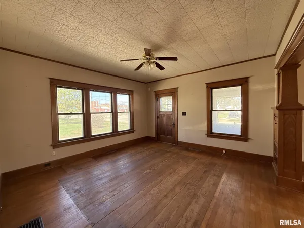 $149,900 | 180 East Penn Avenue, Roseville, IL 61473