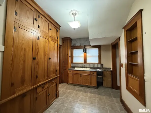 $149,900 | 180 East Penn Avenue, Roseville, IL 61473