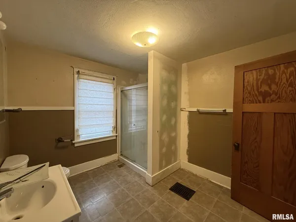 $149,900 | 180 East Penn Avenue, Roseville, IL 61473