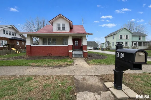 $149,900 | 180 East Penn Avenue, Roseville, IL 61473
