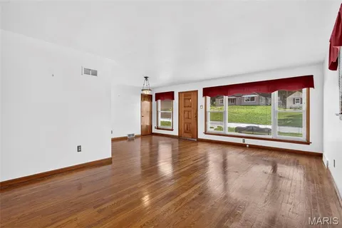 $259,900 | 1011 Hawthorn Avenue, St. Charles, MO 63301
