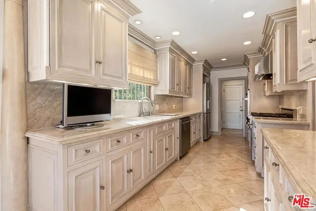 $7,995 | 1511 Pandora Avenue, Los Angeles, CA 90024