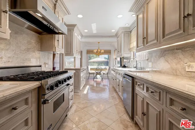 $7,995 | 1511 Pandora Avenue, Los Angeles, CA 90024