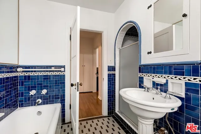 $7,995 | 1511 Pandora Avenue, Los Angeles, CA 90024