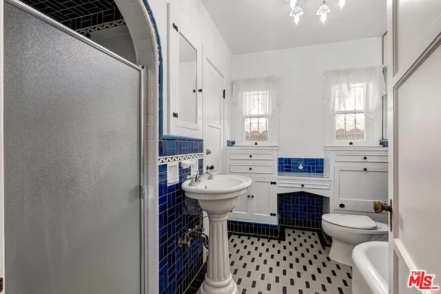 $7,995 | 1511 Pandora Avenue, Los Angeles, CA 90024