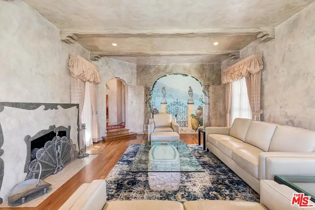 $7,995 | 1511 Pandora Avenue, Los Angeles, CA 90024