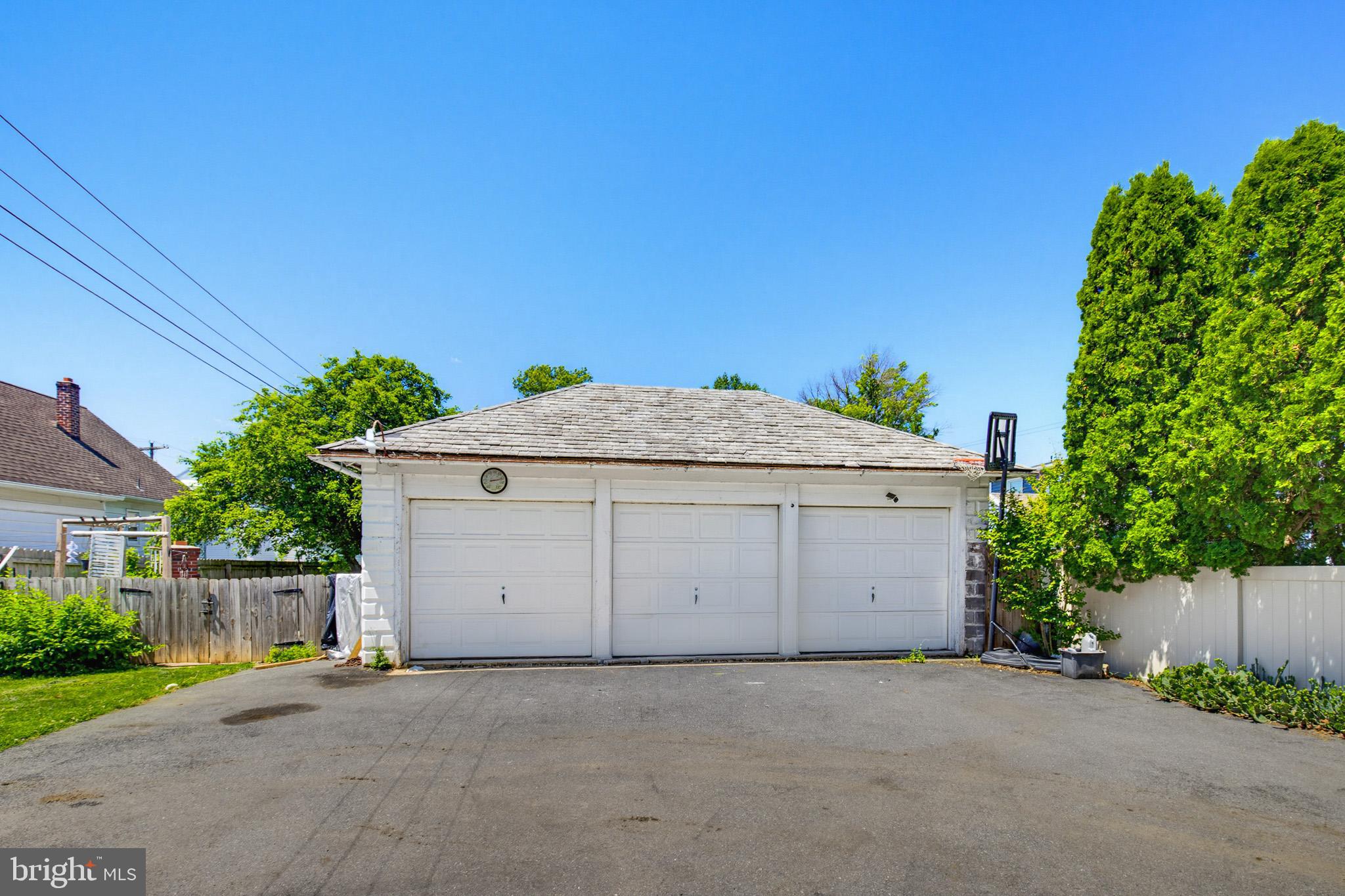 306 East High Street Manheim, PA 17545 - Photo 19 of 20 3-Car Detached Garage