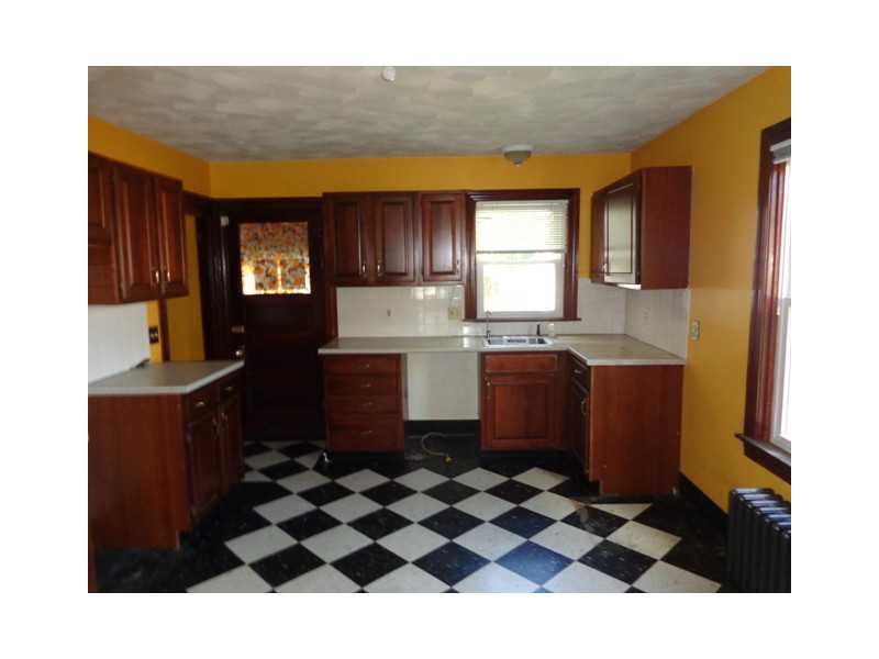 32 Rounds Avenue East Providence, RI 02915 - Photo 7 of 11 Kitchen.