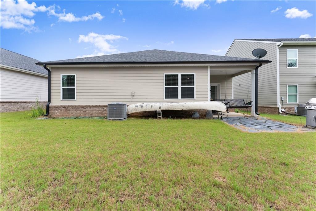 63 Conroe Court Hoschton, GA 30548 - Photo 32 of 44 a front view of house with yard