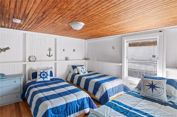 $1,799,000 | 597 Bayberry Walk, Ocean Beach, NY 11770