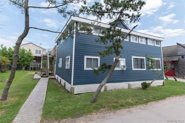 $1,799,000 | 597 Bayberry Walk, Ocean Beach, NY 11770