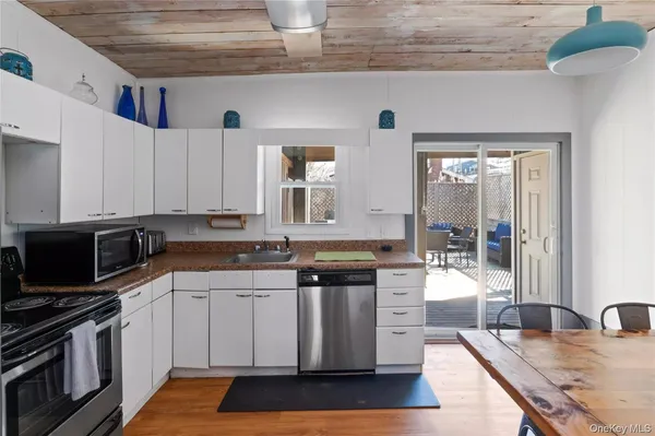 $1,799,000 | 597 Bayberry Walk, Ocean Beach, NY 11770