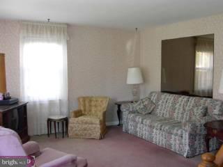 529 Lawrence Road Havertown, PA 19083 - Photo 4 of 5