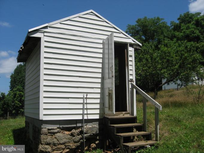 10624 Moreland Road Delaplane, VA 20144 - Photo 6 of 9 Shed