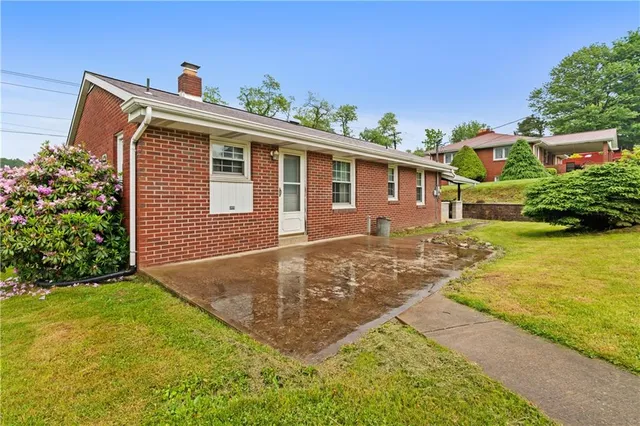 a front view of house with yard