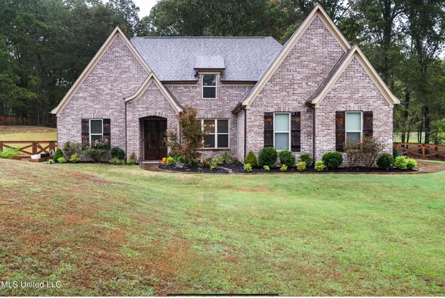 $485,000 | 5199 Dixie Creek Drive, Hernando, MS 38632