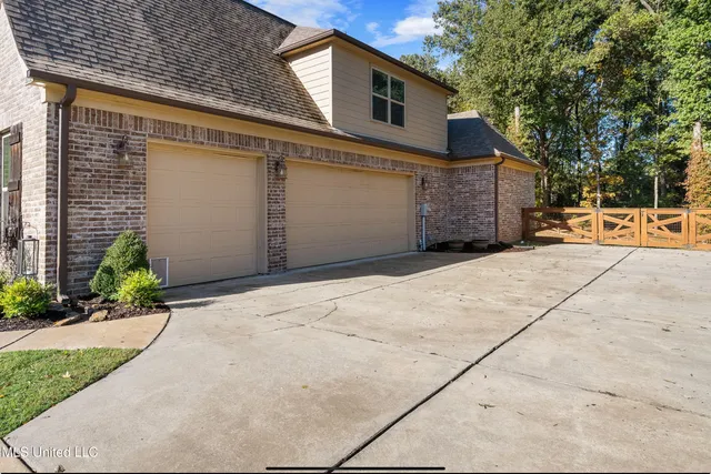 $485,000 | 5199 Dixie Creek Drive, Hernando, MS 38632