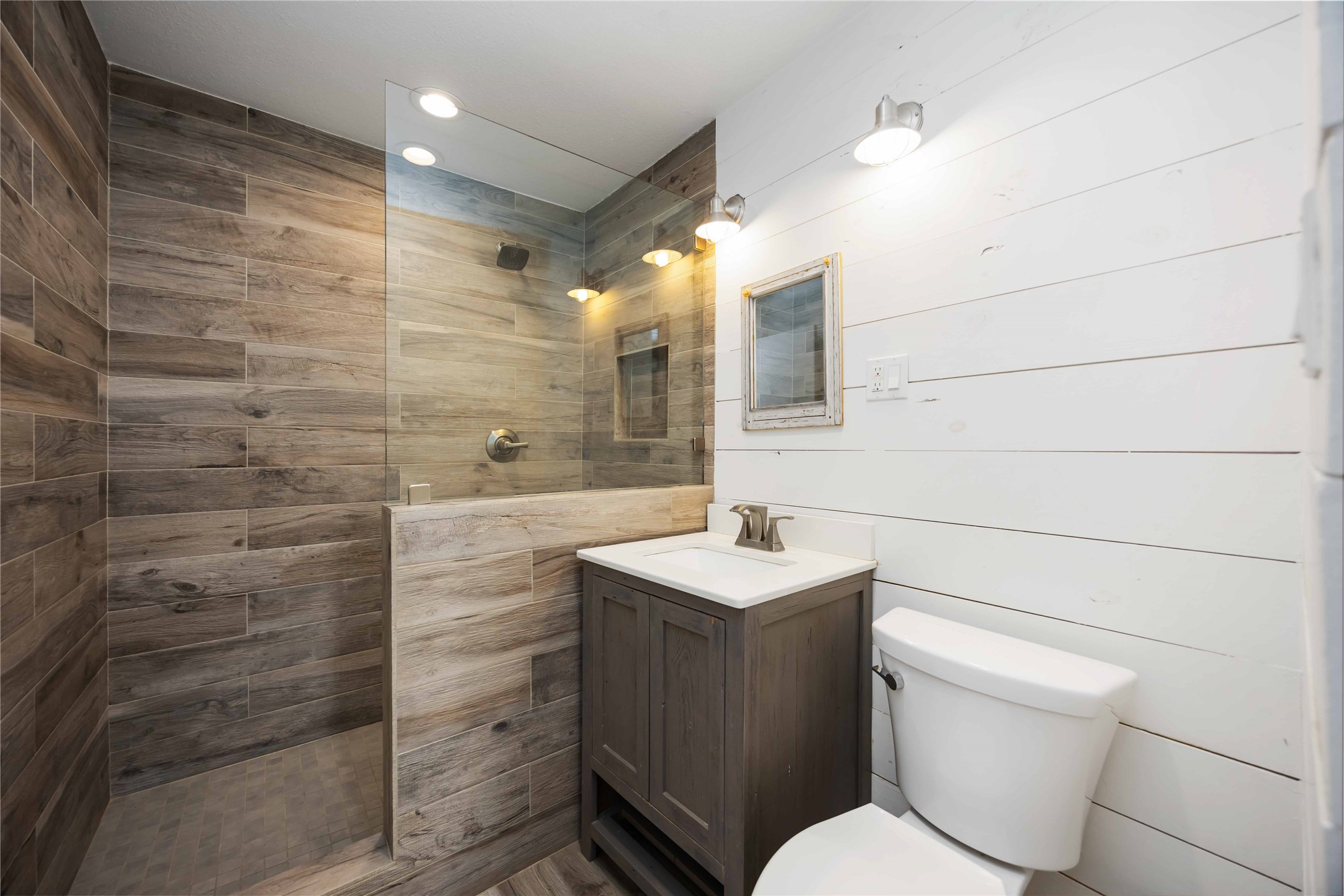 1721 Jones Street Rosenberg, TX 77471 - Photo 14 of 27 a bathroom with a toilet a sink and mirror
