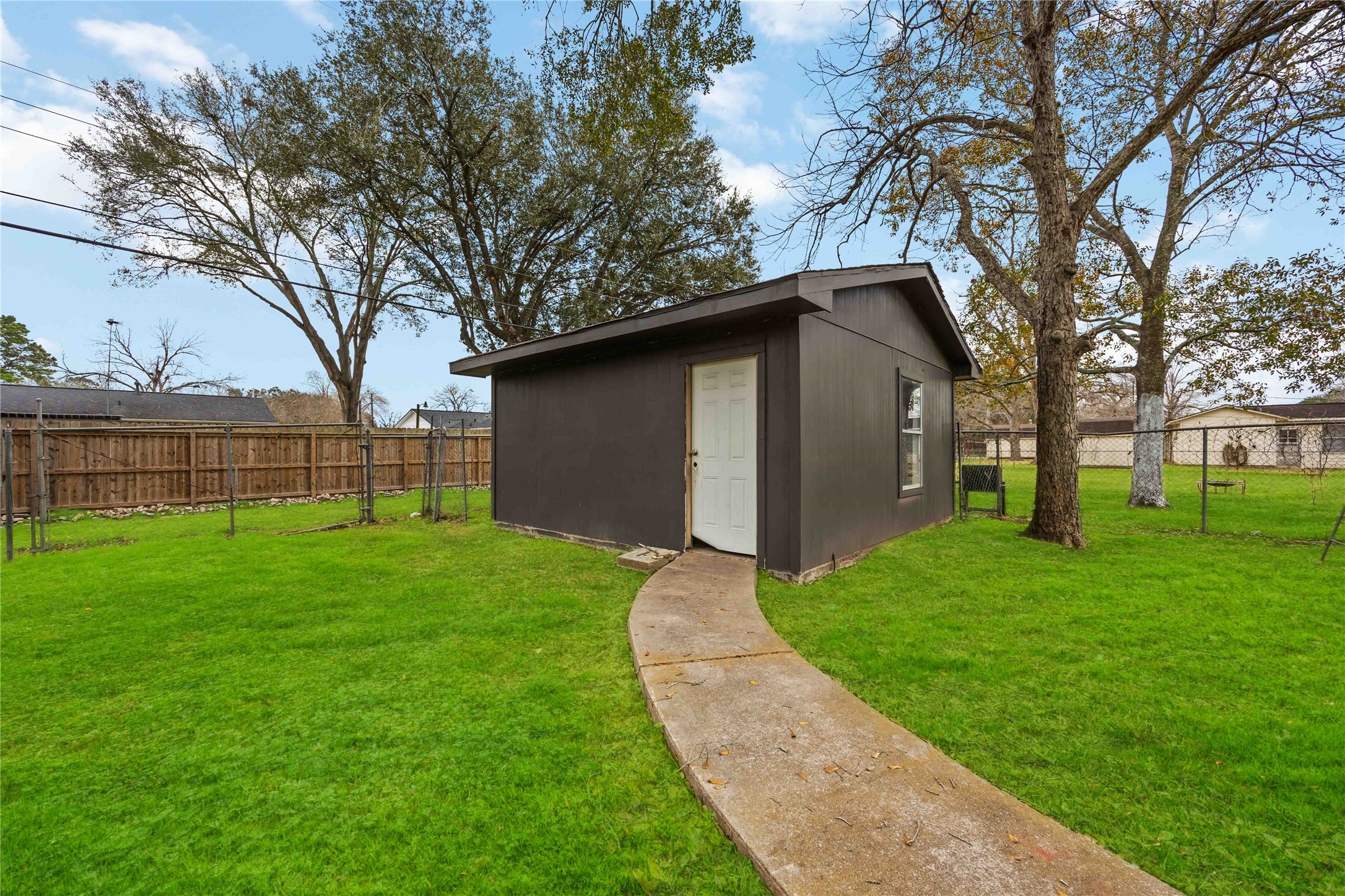 1721 Jones Street Rosenberg, TX 77471 - Photo 26 of 27 a front view of a house with garden