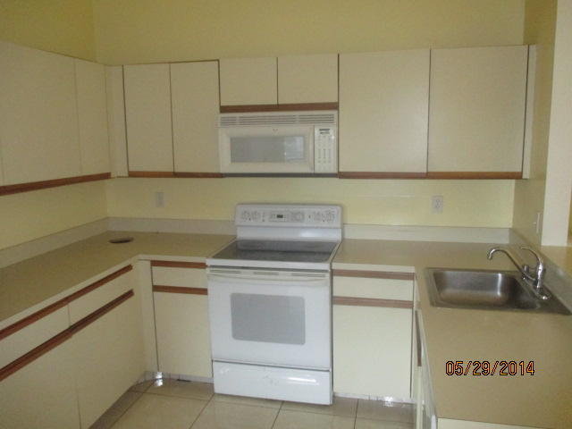 23426 Shetland Run Boca Raton, FL 33433 - Photo 4 of 13 kitchen