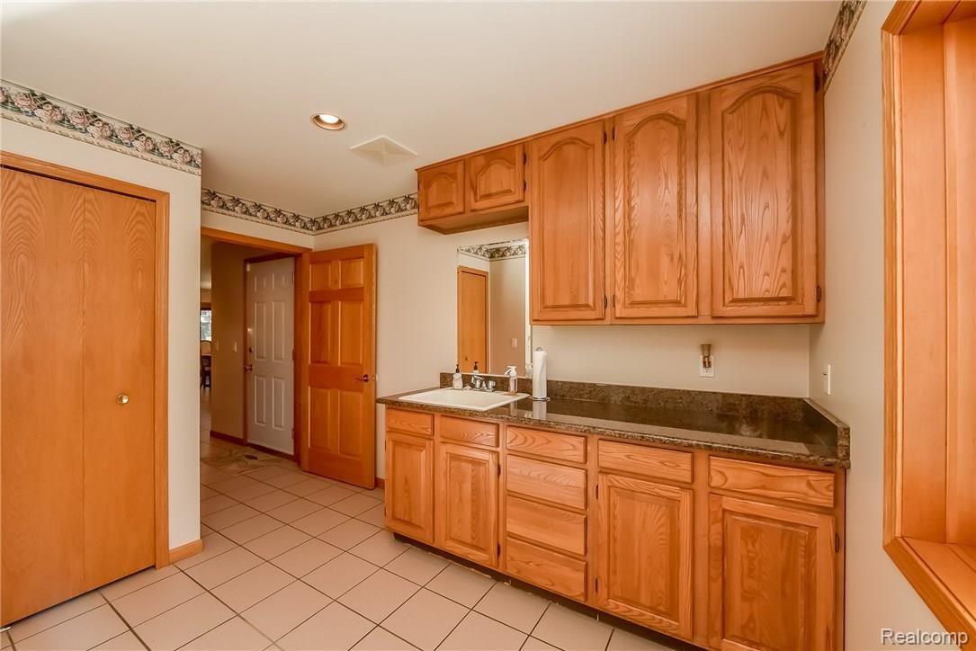 36140 Hardenburg Road Farmington, MI 48331 - Photo 30 of 69 0048.jpg