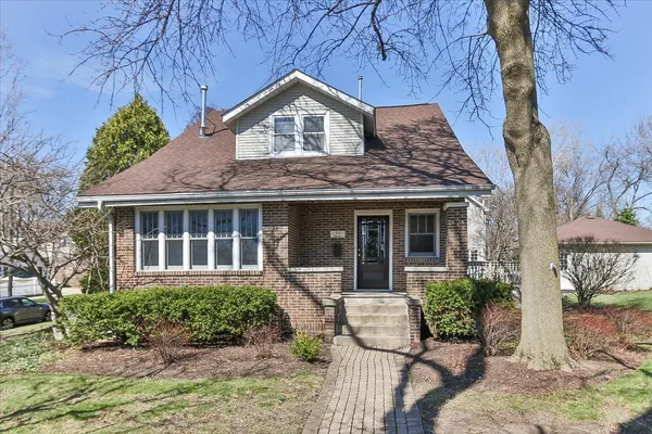 $875,000 | 354 Hawthorne Boulevard, Glen Ellyn, IL 60137