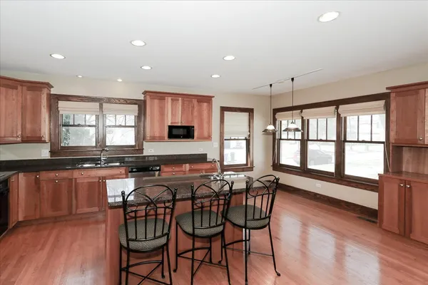 $875,000 | 354 Hawthorne Boulevard, Glen Ellyn, IL 60137