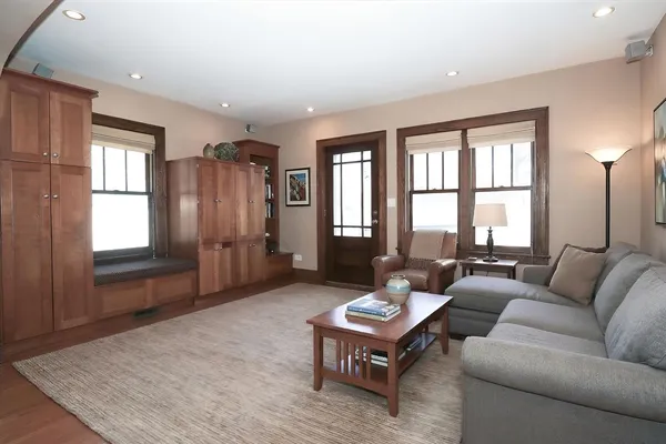 $875,000 | 354 Hawthorne Boulevard, Glen Ellyn, IL 60137