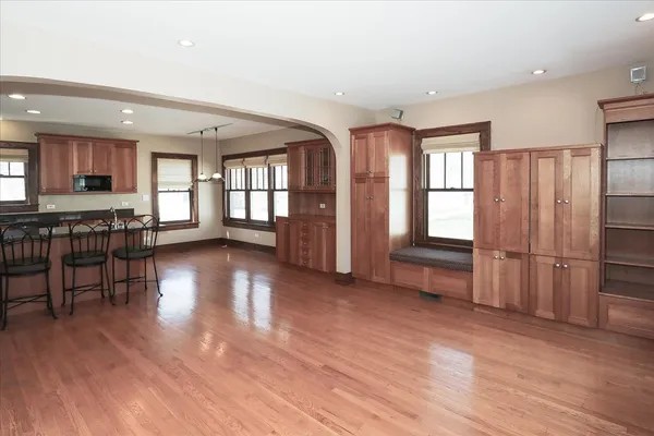 $875,000 | 354 Hawthorne Boulevard, Glen Ellyn, IL 60137