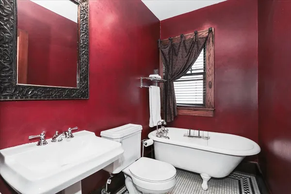 $875,000 | 354 Hawthorne Boulevard, Glen Ellyn, IL 60137