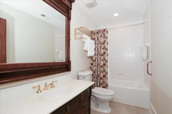 $875,000 | 354 Hawthorne Boulevard, Glen Ellyn, IL 60137