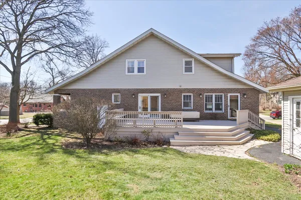 $875,000 | 354 Hawthorne Boulevard, Glen Ellyn, IL 60137