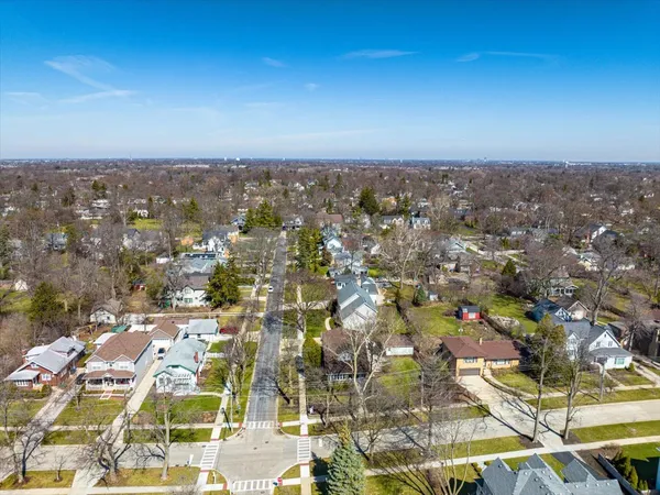 $875,000 | 354 Hawthorne Boulevard, Glen Ellyn, IL 60137