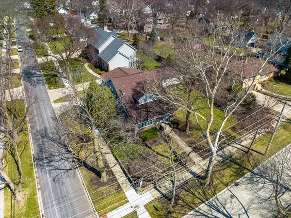 $875,000 | 354 Hawthorne Boulevard, Glen Ellyn, IL 60137